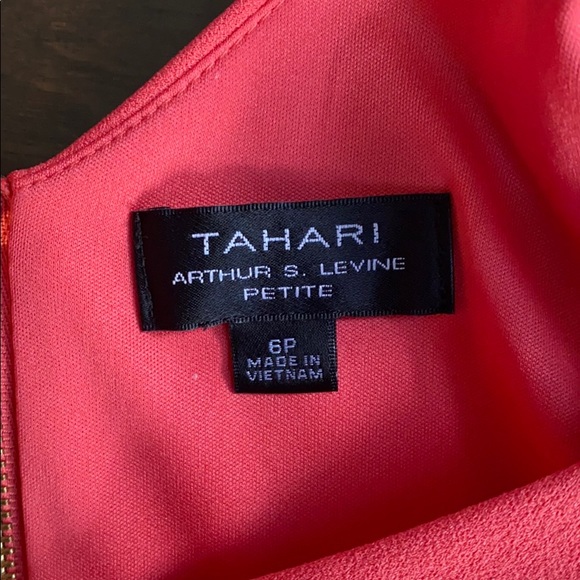 Tahari V- Neck Bow Shoulder Sheath Dress. Size 10p - Picture 12 of 14